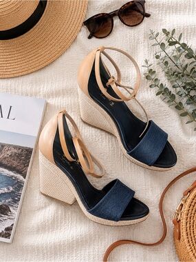 Kate Spade New York Espadrille Wedge Sandals
Size: 8
Condition: Excellent Used